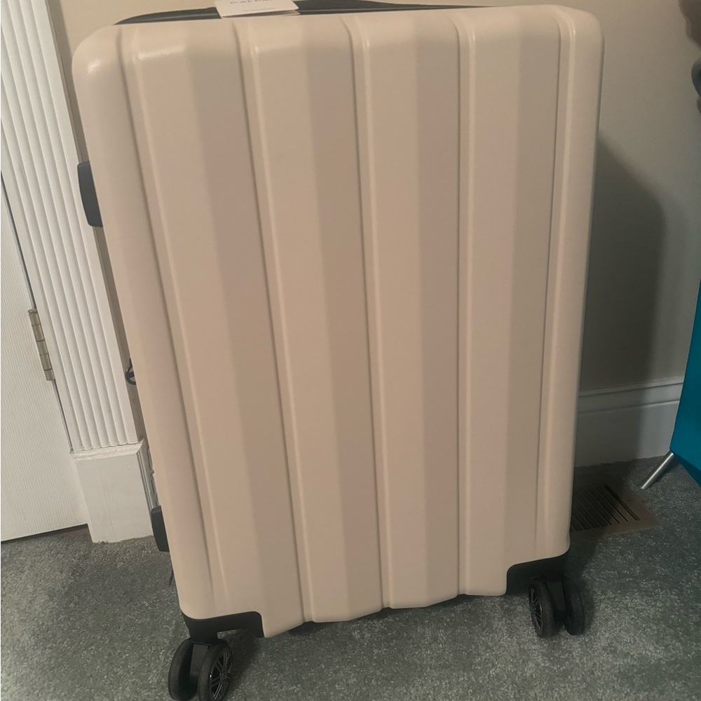 CALPAK NWT HARD SPINNER SUITCASE